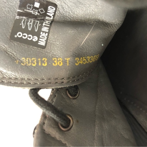 ECCO Black Leather Tie Up Sneaker With Grey Accent Stripe Size 38 (7) - Picture 9 of 10